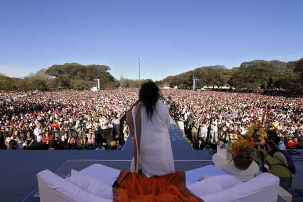 Indian spiritual leader Sri Sri Ravi Shankar leads a massive meditation in Buenos Aires on September 9, 2012. 120.000 people meditated ‘for a society free of violence and stress’. (Photo credit: Federico Vendrell/AFP/GettyImages)